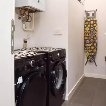 2bdr Apt With Cathedral View - Excellent Location *